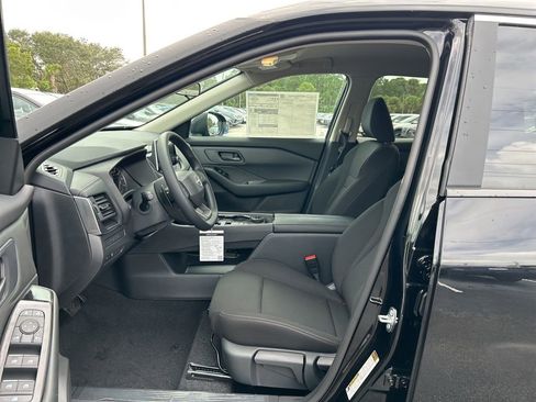 Used 2025 Nissan Rogue S AWD/4WD image 10
