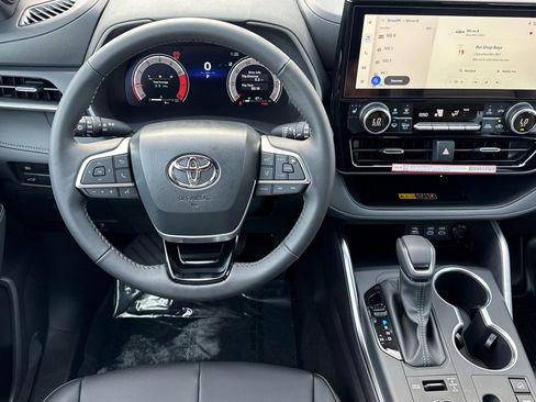 New 2026 Toyota Highlander XSE image 13
