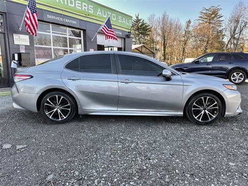 Used 2020 Toyota Camry SE image 4