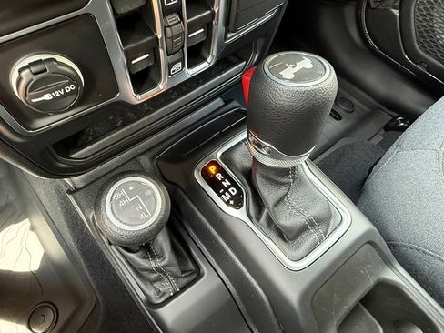 Used 2025 Jeep Wrangler Unlimited Sport image 27