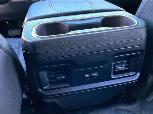 Used 2024 Chevrolet Silverado 1500 LT Trail Boss w/ Convenience Package II image 11