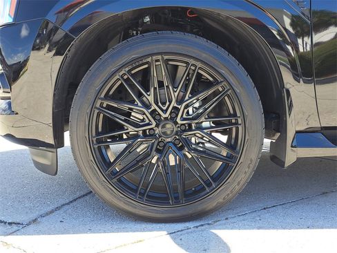 New 2025 Nissan Armada Platinum Reserve image 3