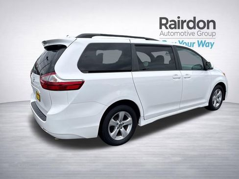Used 2018 Toyota Sienna LE image 8