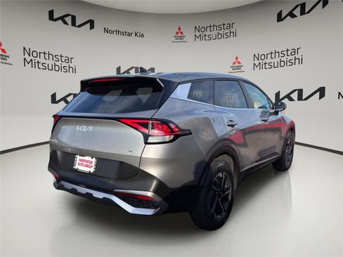 Used 2023 Kia Sportage LX AWD/4WD image 4