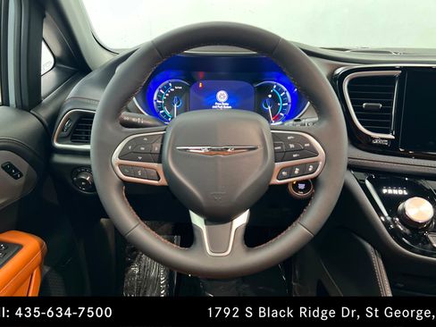 Used 2026 Chrysler Pacifica Pinnacle image 12