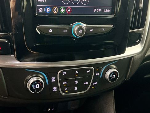 Used 2023 Chevrolet Traverse LT FWD image 26
