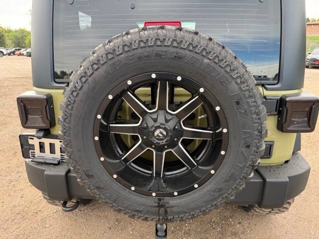 Used 2013 Jeep Wrangler Sport w/ Connectivity Group AWD/4WD image 14