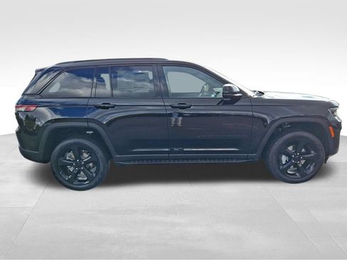 New 2025 Jeep Grand Cherokee Limited w/ Black Appearance Package AWD/4WD image 8