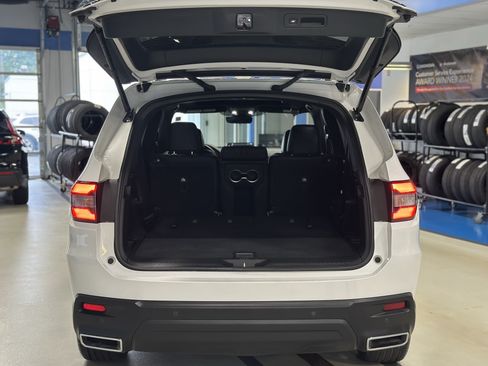 Used 2025 Honda Pilot Black Edition image 7
