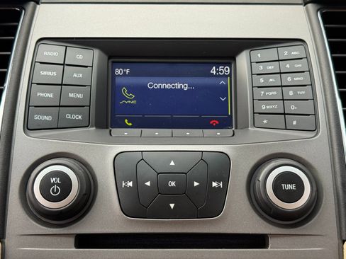 Used 2015 Ford Taurus SE FWD image 21
