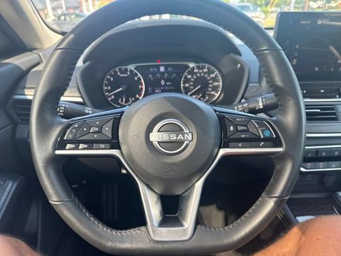 Used 2024 Nissan Altima 2.5 SV w/ SV Premium Package FWD image 17