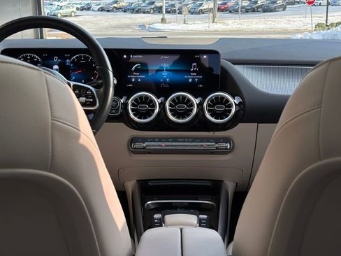 Certified 2023 Mercedes-Benz GLA 250 4MATIC image 31