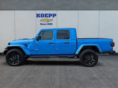 Used 2025 Jeep Gladiator Sport AWD/4WD image 2