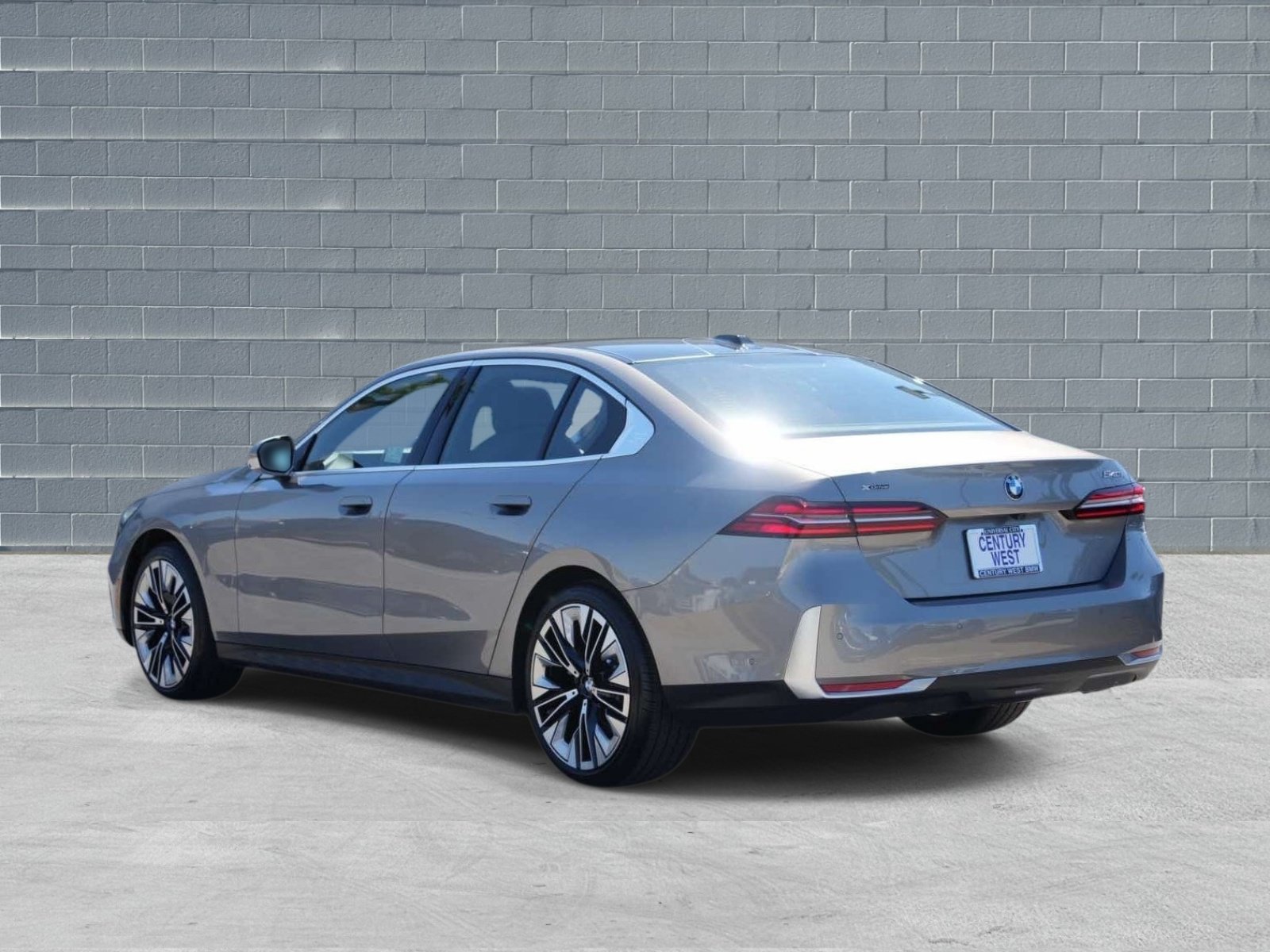 Used 2026 BMW 540i xDrive AWD/4WD image 3