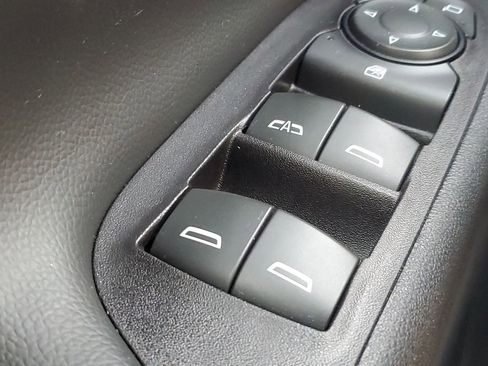 Used 2018 Chevrolet Equinox Premier image 34