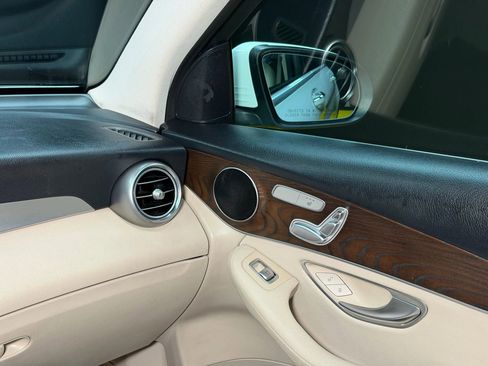 Used 2019 Mercedes-Benz GLC 300 GLC 300 Sport Utility 4D image 26