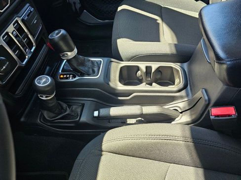 Used 2023 Jeep Wrangler Unlimited AWD/4WD image 32
