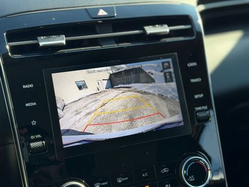 Used 2023 Hyundai Tucson SE image 18