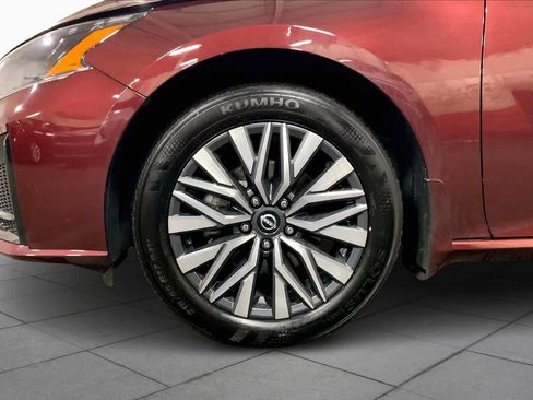 Used 2024 Nissan Altima 2.5 SV image 11