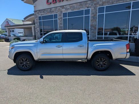 Used 2022 Toyota Tacoma SR5 w/ Technology Package AWD/4WD image 2
