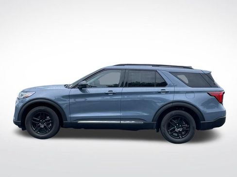 Used 2025 Ford Explorer Active RWD image 2