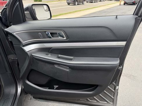 Used 2016 Ford Explorer XLT w/ Equipment Group 202A AWD/4WD image 22