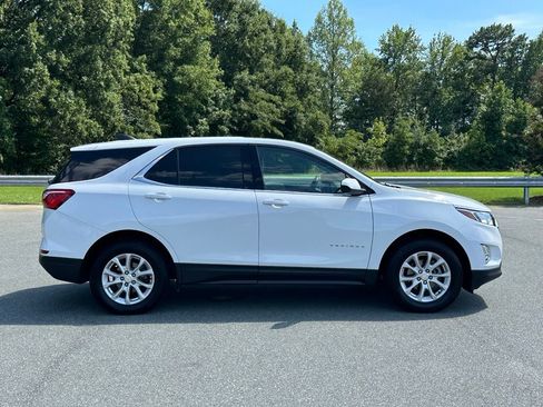 Used 2020 Chevrolet Equinox LT w/ Driver Convenience Package AWD/4WD image 7