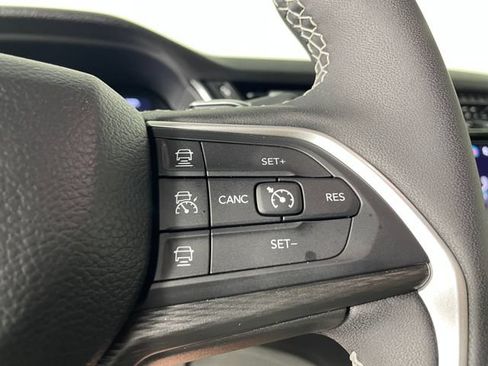 Used 2023 Jeep Grand Cherokee Altitude AWD/4WD image 10