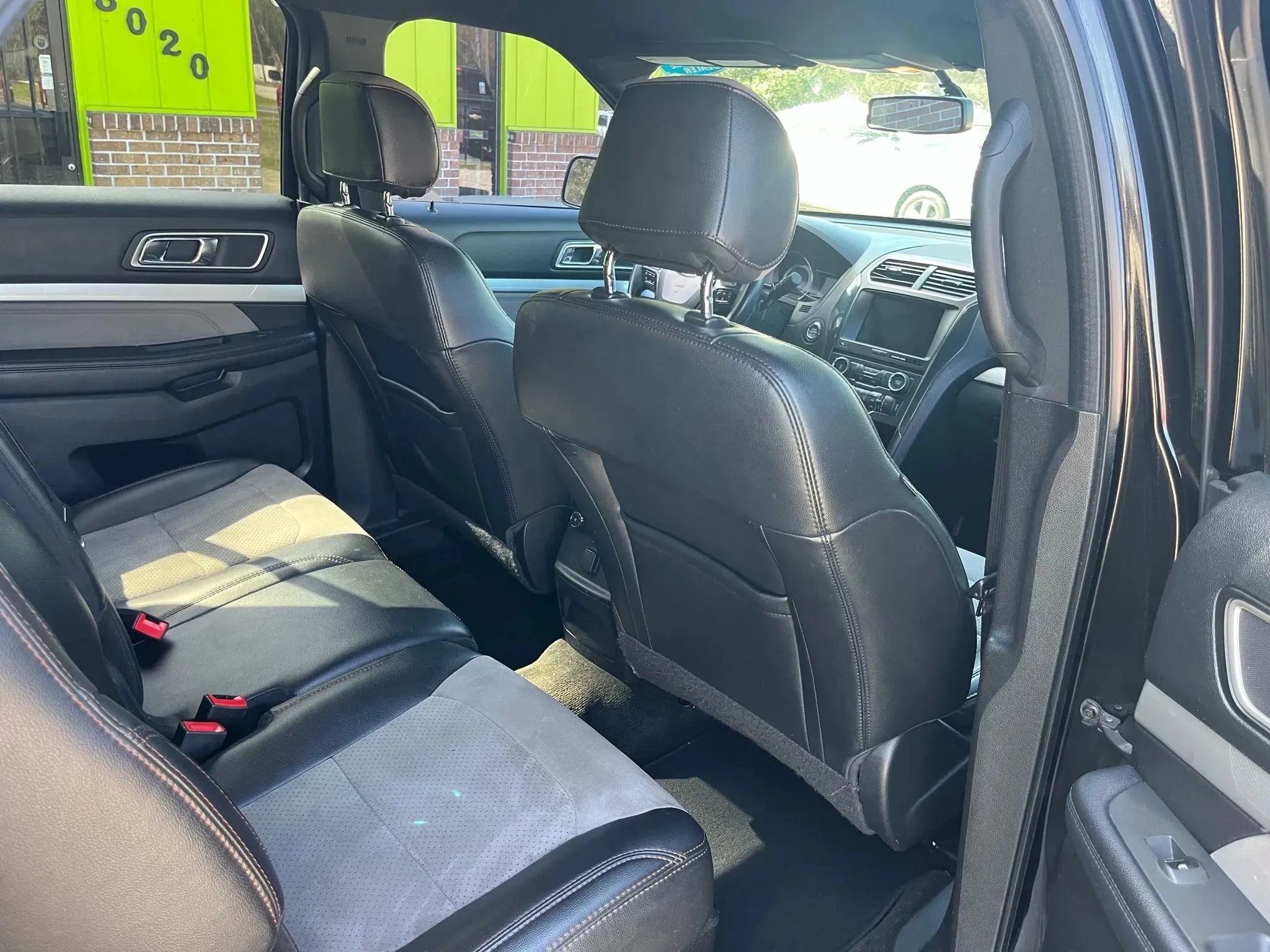 Used 2017 Ford Explorer XLT w/ Equipment Group 202A FWD image 15