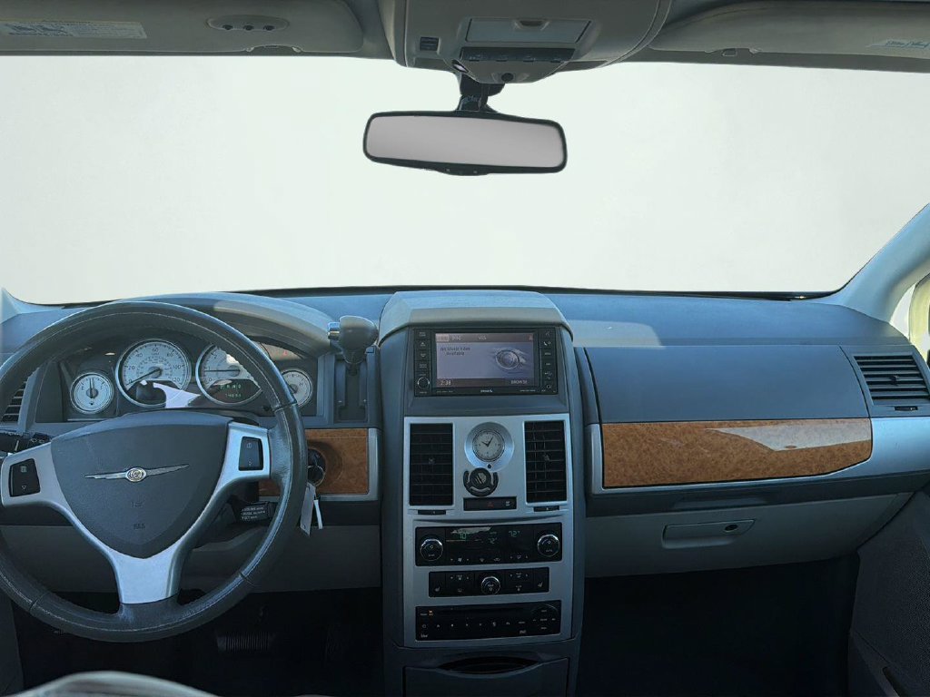 Used 2010 Chrysler Town & Country Limited w/ Entertainment Group #3 FWD image 13