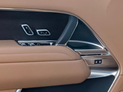 New 2025 Land Rover Range Rover SE image 33