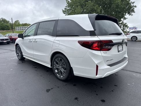 New 2026 Honda Odyssey Touring image 10