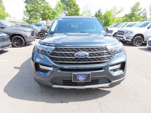 Used 2023 Ford Explorer XLT w/ Equipment Group 202A AWD/4WD image 2