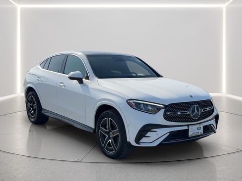 Used 2025 Mercedes-Benz GLC 300 4MATIC image 3
