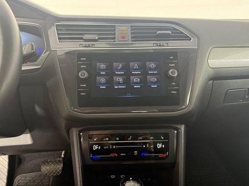 Used 2022 Volkswagen Tiguan SE AWD/4WD image 19