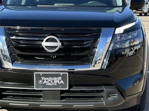 Used 2024 Nissan Pathfinder S image 9