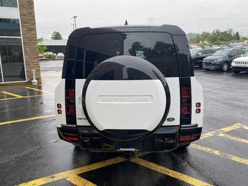 Used 2023 Land Rover Defender 130 X-Dynamic SE AWD/4WD image 4