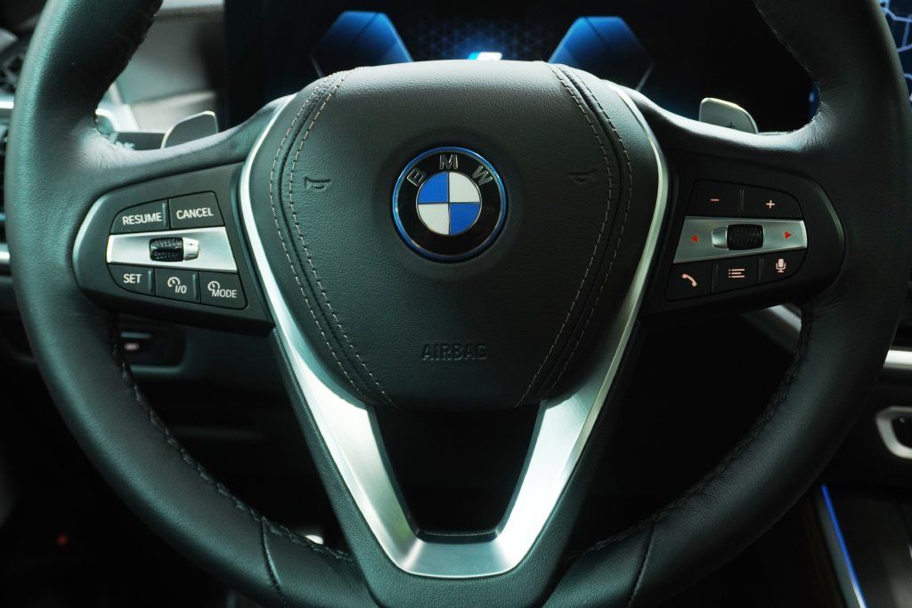 Used 2026 BMW X5 xDrive50e w/ Premium Package AWD/4WD image 18