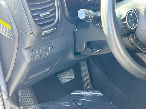 Used 2016 Kia Soul FWD image 7