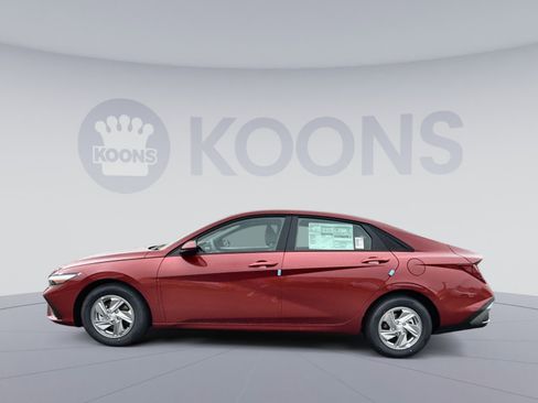 New 2026 Hyundai Elantra SE image 2