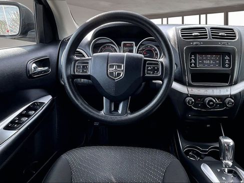 Used 2019 Dodge Journey SE FWD image 6