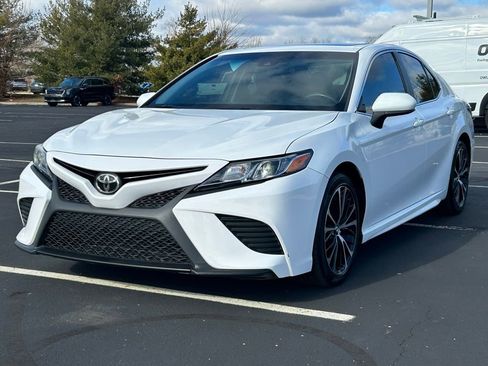 Used 2018 Toyota Camry L image 3