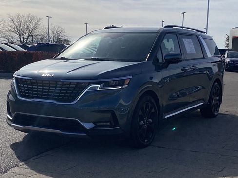 Used 2022 Kia Carnival SX image 3