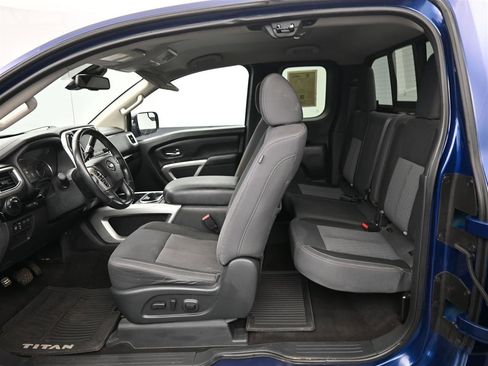 Used 2020 Nissan Titan SV w/ SV Convenience Package image 11