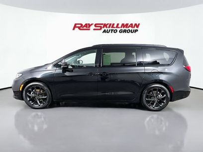 Used 2024 Chrysler Pacifica Limited w/ S Appearance Package