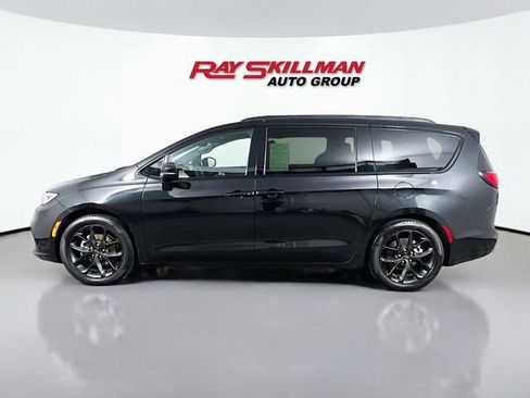 Used 2024 Chrysler Pacifica Limited w/ S Appearance Package FWD image 4