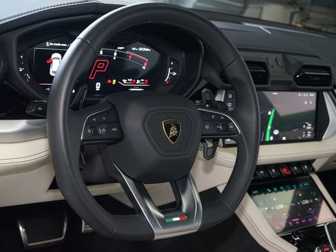 Used 2025 Lamborghini Urus SE AWD/4WD image 6