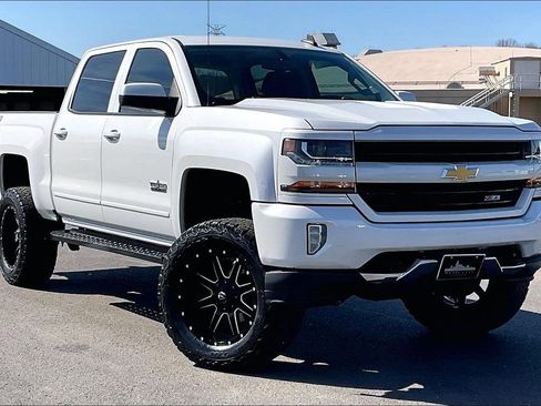Used 2018 Chevrolet Silverado 1500 LT w/ Texas Edition image 36