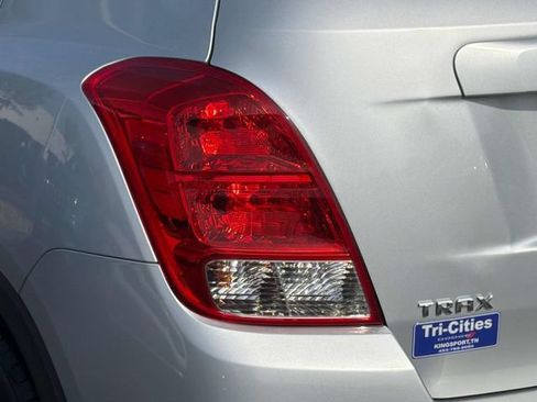 Used 2020 Chevrolet Trax LS w/ Tint and Cruise Package FWD image 10