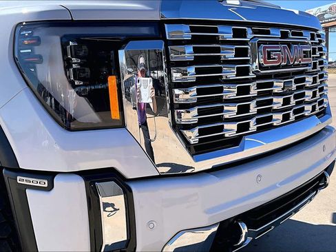 Used 2024 GMC Sierra 2500 Denali w/ Denali Reserve Package image 29